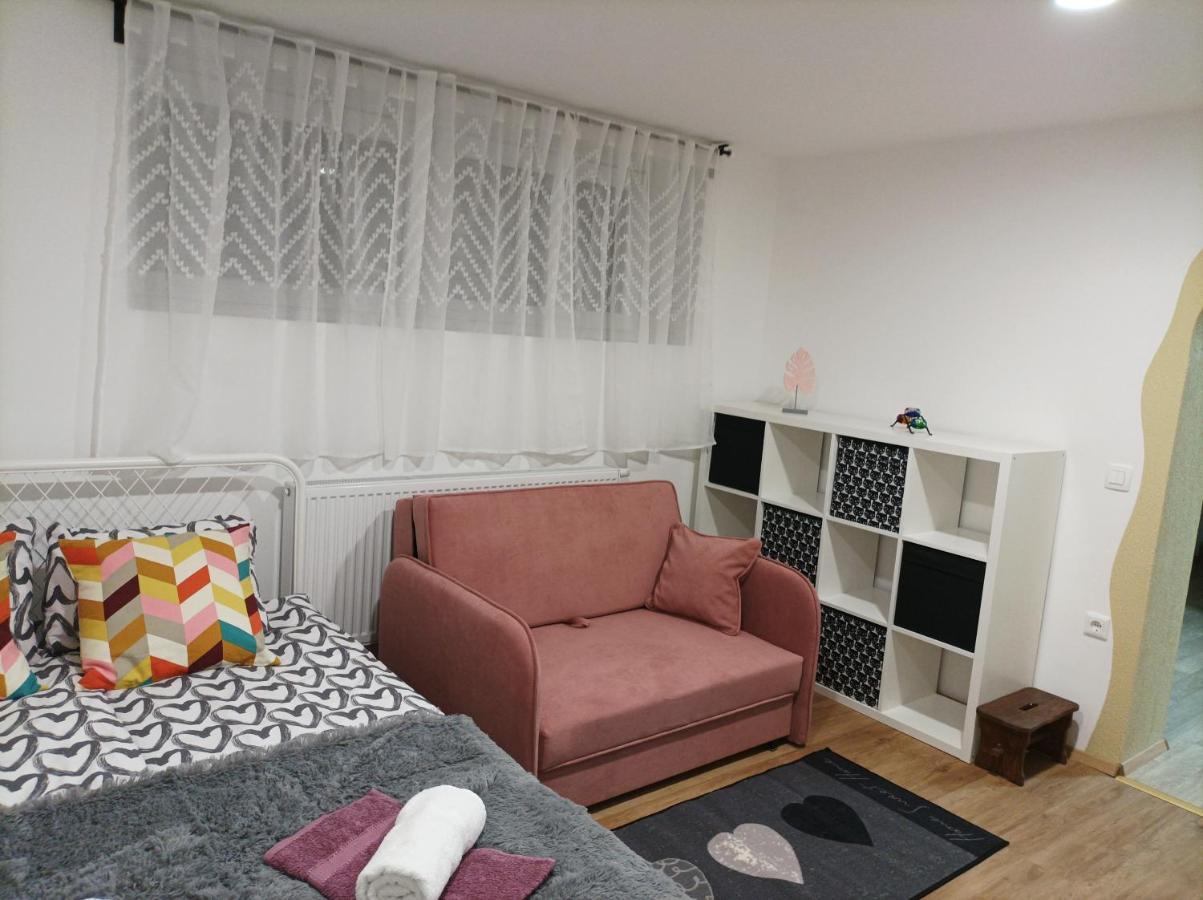 Apartma Juli Zirovnica Exterior foto